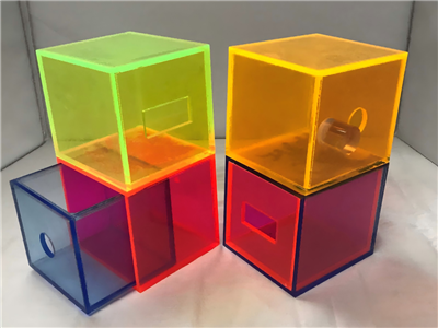 Akrilo ekranų dėžutės konferencijų ekranams